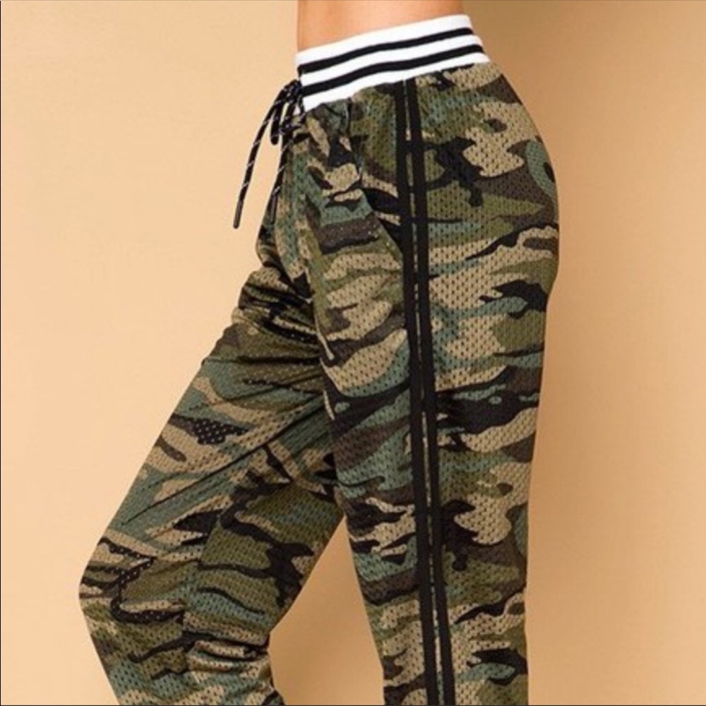 NEW! ! LAST ONE ! CAMO JOGGERS - Picture 4 of 4